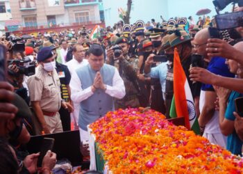 हल्द्वानी : पंचतत्व में विलीन हुए शहीद लांसनायक चन्द्रशेखर हर्बोला, मुख्यमंत्री धामी ने दी श्रद्धांजलि