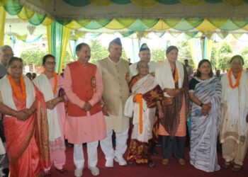 पूर्व सैनिक अर्द्ध सैनिक संगठन के 29वें स्थापना दिवस में वीर नारियों को किया मंत्री गणेश जोशी ने सम्मानित