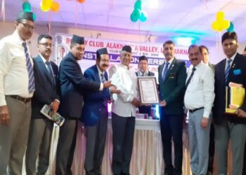 गढ़ रत्न नरेंद्र सिंह नेगी हुए लाइफटाइम अचीवमेंट अवॉर्ड से सम्मानित