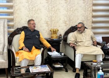 कैबिनेट मंत्री गणेश जोशी ने दिल्ली में केंद्रीय मंत्री गिरिराज सिंह से की मुलाकात