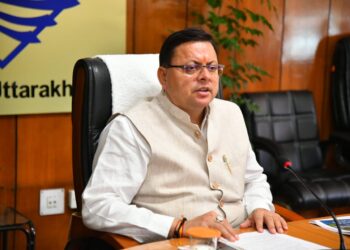 लोक निर्माण विभाग की समीक्षा बैठक में मुख्यमंत्री ने दिए अधिकारियों को तय समय पर काम पूरा करने के निर्देश