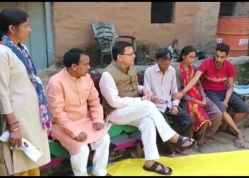 अंकिता भंडारी के परिजनों से घर पर जाकर मुख्यमंत्री धामी ने की मुलाकात, दिया सख्त कार्यवाही का भरोसा