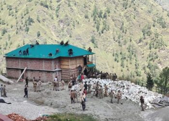 नकल माफिया हाकम सिंह रावत के मोरी स्थित रिसॉर्ट को ध्वस्त किया गया, देखें वीडियो