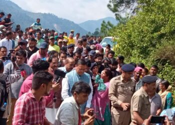 पौड़ी में हुए बस हादसे की जगह पहुंचे सीएम, पीड़ितों की हर संभव मदद का किया ऐलान