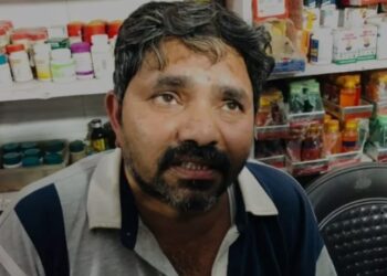 घर में ही प्रिंटर लगाकर छाप रहा था 100 और 200 रुपये के नकली नोट, पुलिस ने रंगे हाथ पकड़ा