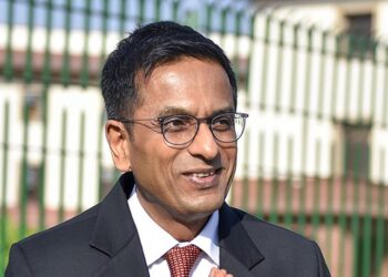 Supreme Court: जस्टिस चंद्रचूड़ बने देश के 50वें मुख्य न्यायाधीश, राष्ट्रपति ने दिलाई शपथ