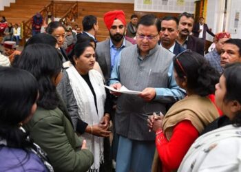 जनता मिलन कार्यक्रम में मुख्यमंत्री धामी ने जनता की समस्याओं को सुना