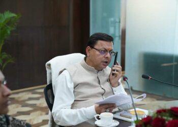 मुख्यमंत्री धामी के निर्देश, सीएम हेल्पलाइन में आने वाली शिकायतों का त्वरित समाधान हो