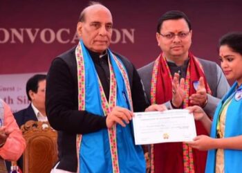 एसआरएचयू के दीक्षांत समारोह में केंद्रीय रक्षा मंत्री और सीएम धामी ने की शिरकत