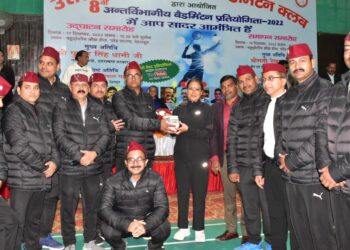 सचिवालय बैडमिंटन क्लब द्वारा आयोजित बैडमिंटन प्रतियोगिता के समापन में रेखा आर्या ने किया खिलाड़ियों को सम्मानित