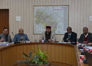 कैबिनेट मंत्री गणेश जोशी ने की ग्राम्य विकास विभाग की समीक्षा, कार्यों में और तेजी के दिये अधिकारियों को निर्देश