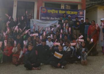 SOCCH संस्था ने बाड़ेछिना में चल रहे NSS शिविर में पीरियड्स को लेकर चलाया जागरूकता अभियान