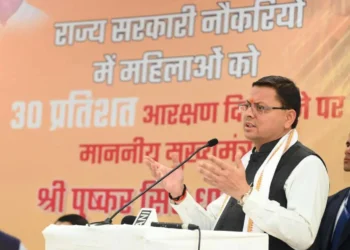 धामी सरकार का सरकरी डॉक्टरों को रिटायरमेंट तोहफा, अब 65 साल की उम्र में रिटायर होंगे डॉक्टर