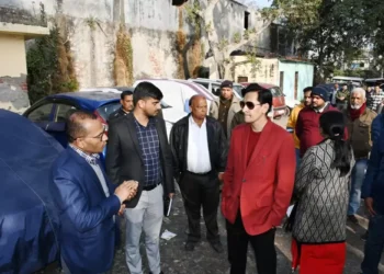 फिर एक्शन में कुमाऊँ कमिश्नर दीपक रावत, हल्द्वानी में कई जगह मारे छापे