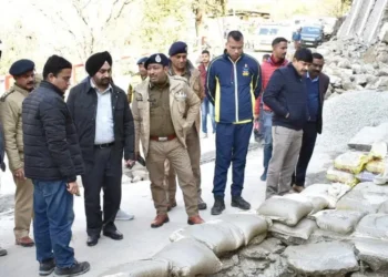 जोशीमठ को लेकर सरकार अलर्ट, मुख्य सचिव से लेकर डीजीपी तक ग्राउंड जीरो में मौजूद