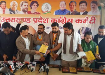 उत्तराखंड से भारत जोड़ो यात्रा में शामिल वैभव वालिया समेत 6 अन्य लोगों का काँग्रेस मुख्यालय में हुआ सम्मान