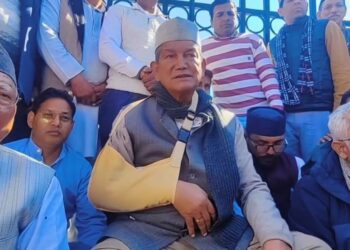 भराड़ीसैण में मौन व्रत के लिये जा रहे हरदा को पुलिस ने रोका