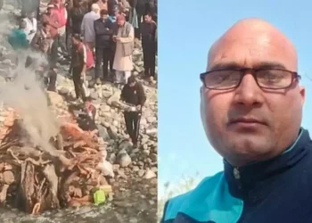 नम आँखों से 15 वर्षीय बेटे ने दी देवभूमि के लाल शहीद कुलदीप भंडारी को मुखाग्नि