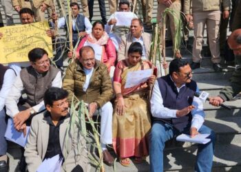 हंगामे के चलते कांग्रेस के सभी विधायक हुए सदन से निलंबित