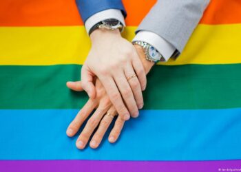 Same Gender Marriage: हिंदू धर्म आचार्य सभा ने समलैंगिक विवाह को किया अस्वीकार, कहा- यह सनातन धर्म के खिलाफ