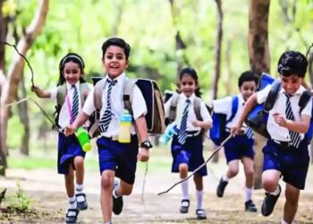 हफ्ते में एक दिन केवल खेलने कूदने स्कूल जाएंगे बच्चे