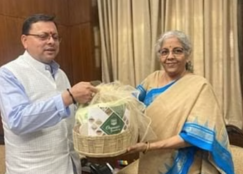 उत्तराखंड: वित्त मंत्री से मिले सीएम, सौंग बांध परियोजना के लिए केंद्र से 1774 करोड़ कि करी मांग।