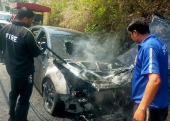 उत्तराखंड: हल्द्वानी से भवाली की ओर जा रही कार में अचानक लगी आग।