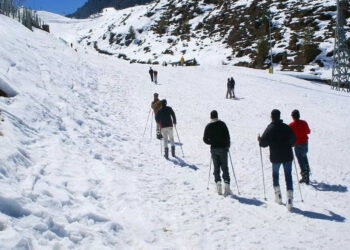 उत्तराखंड: केदारनाथ यात्रा के पंजीकरण पर लगाई रोक, उत्तराखंड के 4 जिलों में बर्फीले तूफान को लेकर हाई अलर्ट जारी।।