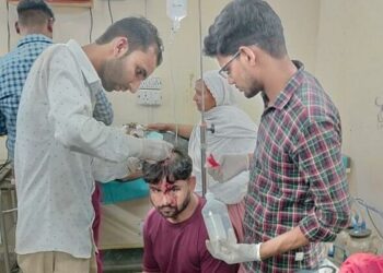 उत्तराखंड: मकान निर्माण को लेकर दो पक्षों में जमकर चले लाठी-डंडे।