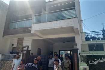 उत्तराखंड: पॉश कॉलोनी में दीनदहाड़े हुई लूट, हथियारों के बल पर लूटे महिलाओं से उनके जेवर और नकद।