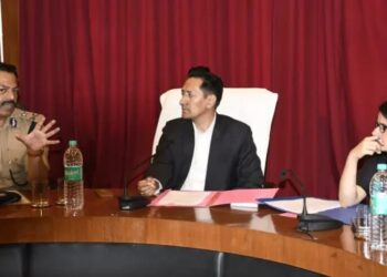 पर्यटकों की सुविधा केलिए कमिश्नर दीपक रावत ने अधिकारियों को दिए निर्देश