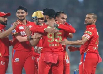 प्रभ्सिमरन सिंह के शतक और हरप्रीत बरार की करिश्माई गेंदबाजी की वजह से जीता पंजाब, प्लेऑफ से बाहर दिल्ली