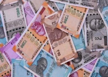 Rudrapur: खाते से निकल गए 10 लाख रुपये, शक्श का कहना, बैंक से घर पहुंचते ही आया मैसेज। पुलिस मामले की छानबीन में।