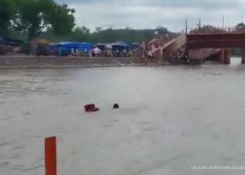 Rishikesh News: देवदूत बने जल पुलिस के जवान, बचाई डूब रहे युवक की जान