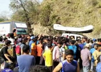 उत्तराखंड: राफ्टिंग के दौरान पर्यटकों और गाइड के बीच हुई मारपीट।