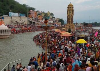 उत्तराखंड: हरकी पैड़ी पर उमड़ी श्रद्धालुओं की भीड़।