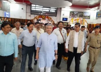 उत्तराखंड: वंदे भारत ट्रेन का देहरादून रेलवे स्टेशन पर भोपाल के फूलों से किया जाएगा  स्वागत।