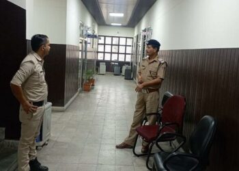 उत्तराखंड: सीएमओ ऑफिस में विजिलेंस का पड़ा छापा, एसीएमओ रिश्वत लेने के आरोप में गिरफ्तार।