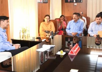 34 सीटर बस में बैठा दी 80 सवारियां, कमिश्नर ने किया तलब