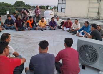 उत्तराखंड: युवतियों पर बनाता था धर्म परिवर्तन का दबाव, जौलीग्रांट में आरोपी को पकड़कर पीटा।