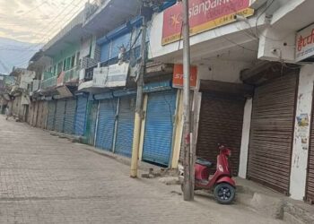 उत्तराखंड: पुरोला में चल रहे तनाव के बीच बुधवार को तीन और परिवारों ने छोड़ा शहर।