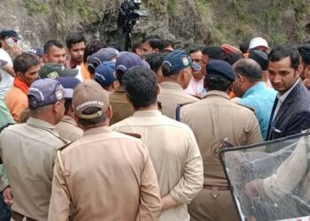 उत्तराखंड: महापंचायत रोकने को प्रशासन ने पुरोला को किया छावनी में तब्दील।