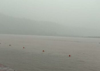 उत्तराखंड: अलकनंदा मे श्रीनगर डैम से छोड़ा गया पानी।