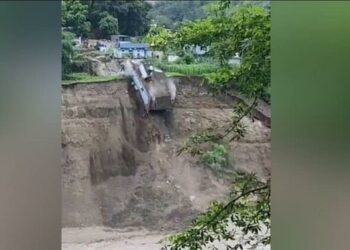 उत्तराखंड: उफनाई काली नदी में समाए दो घर, बड़ी संख्या में मरी बकरियां।