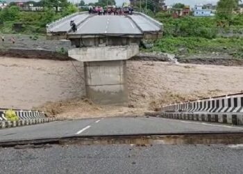 कोटद्वार में मलान नदी पर बना पुल टूटा