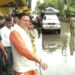 उत्तराखंड: लगातार हो रही बारिश के करण सड़को पर भरा पानी, इसका दौरा करने पहुँचे सीएम धामी।