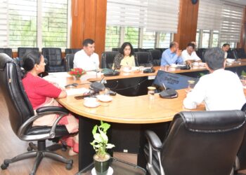 जिला प्रशासन को पर्याप्त पेयजल व बिजली आपूर्ति के लिए त्वरित कार्यवाही के निर्देश