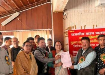 नैनीताल: विधायक का आश्वासन कि लंबे समय से कार्य कर रहे कर्मियों को नियमित करने का प्रयास किया जायगा।