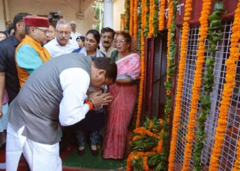 मुख्यमंत्री धामी ने शहीद स्थल पहुँचकर शहीदों को दी श्रद्धांजलि