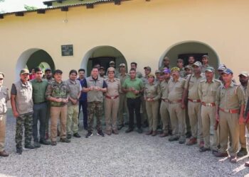 Pushkar Singh Dhami News: मुख्यमंत्री धामी ने की कॉर्बेट पार्क में सफारी, अधिकारियों से भी की मुलाकात